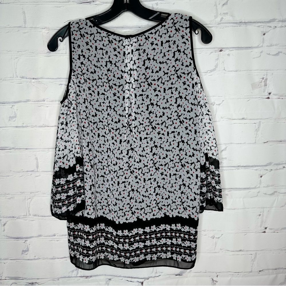 Max Studio small cold shoulder top - Picture 2 of 6